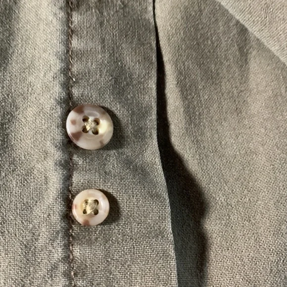 Men’s Carhartt brown, short sleeve, button up shirt.  Pockets on chest.  Size L - Picture 5 of 8